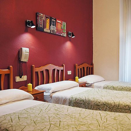 Hostal Fuencarral Kryse มาดริด ภายนอก รูปภาพ