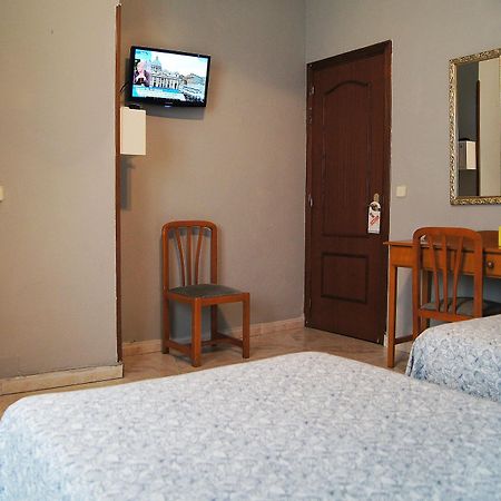 Hostal Fuencarral Kryse มาดริด ภายนอก รูปภาพ