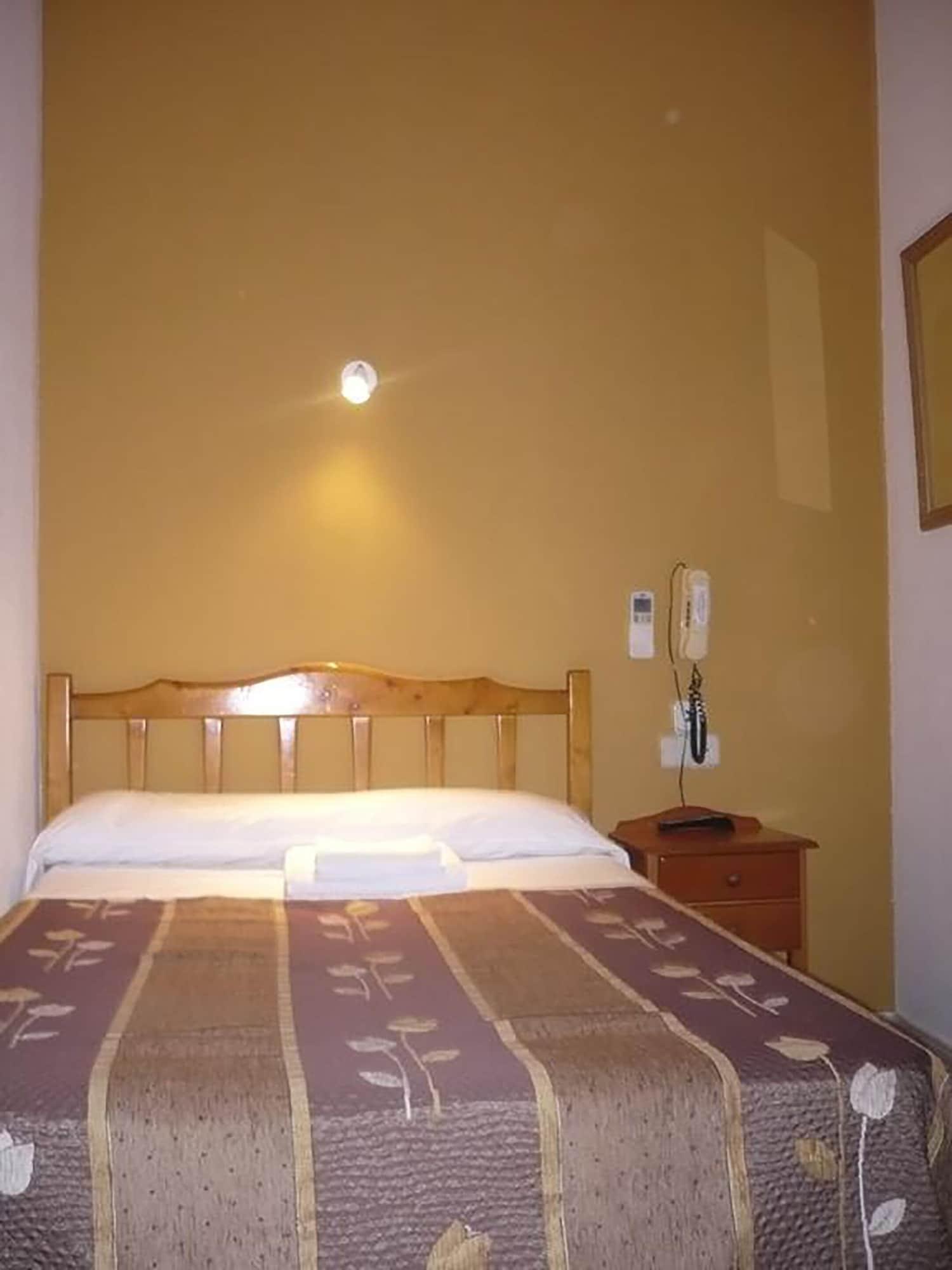 Hostal Fuencarral Kryse มาดริด ภายนอก รูปภาพ