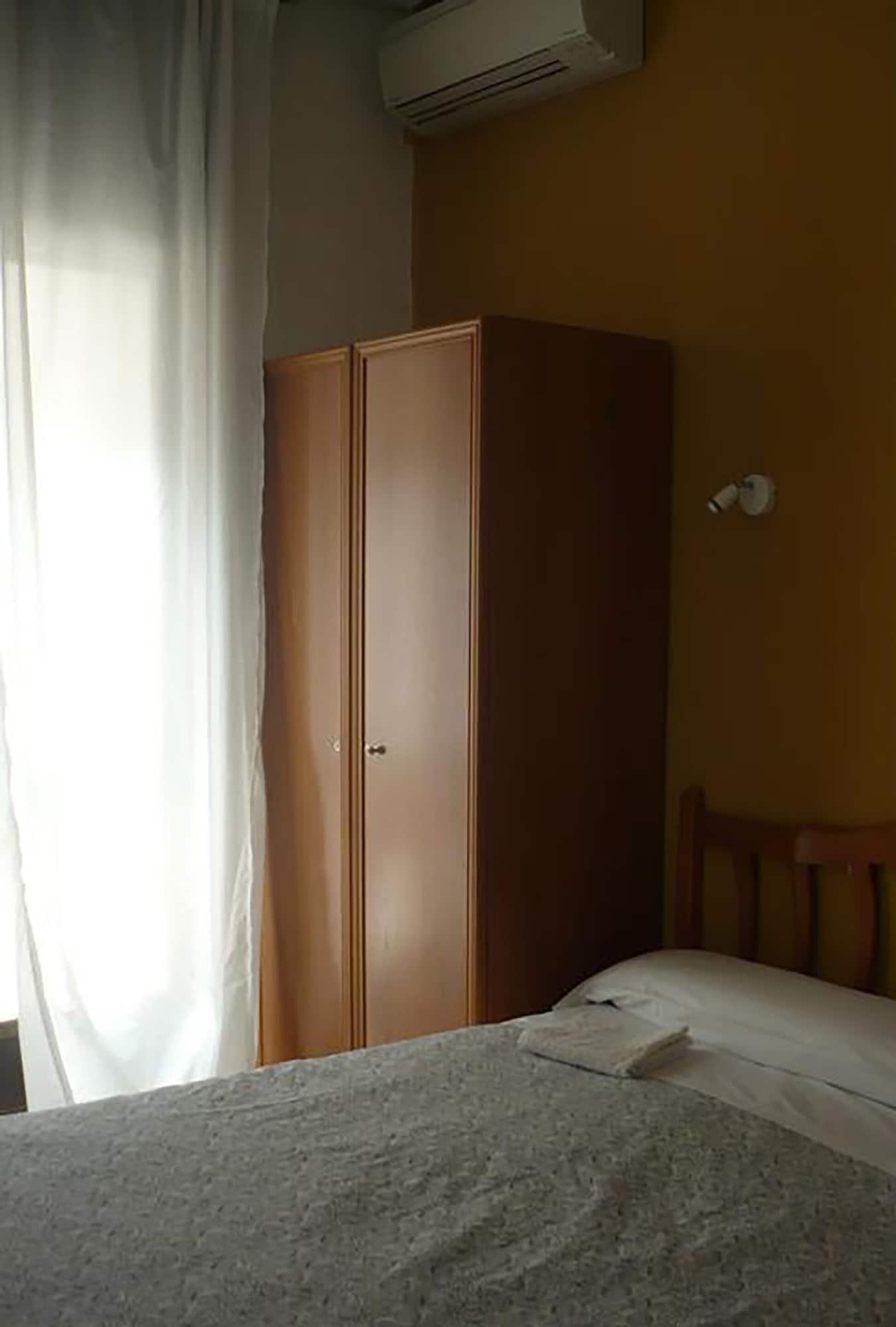Hostal Fuencarral Kryse มาดริด ภายนอก รูปภาพ