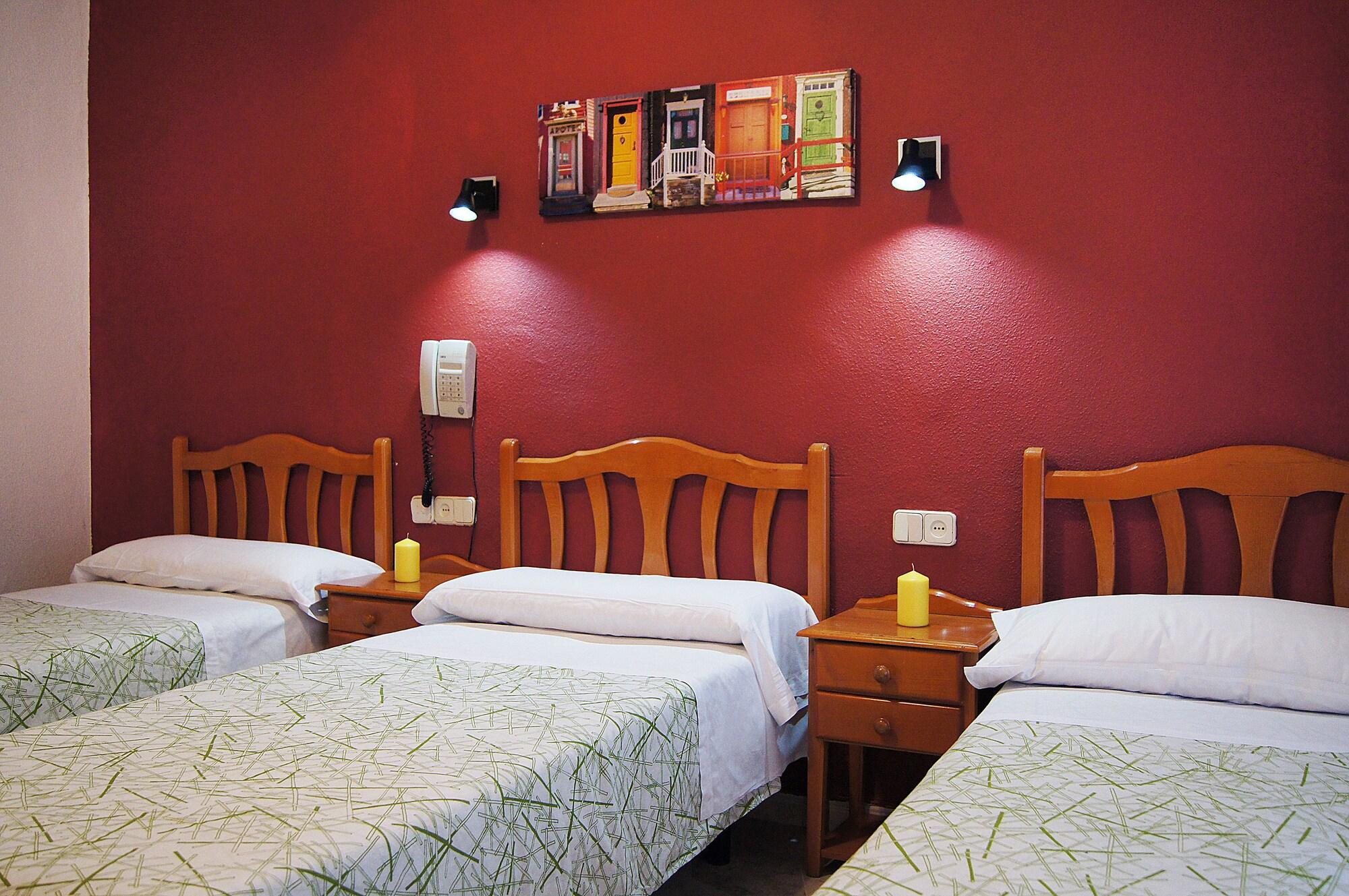 Hostal Fuencarral Kryse มาดริด ภายนอก รูปภาพ