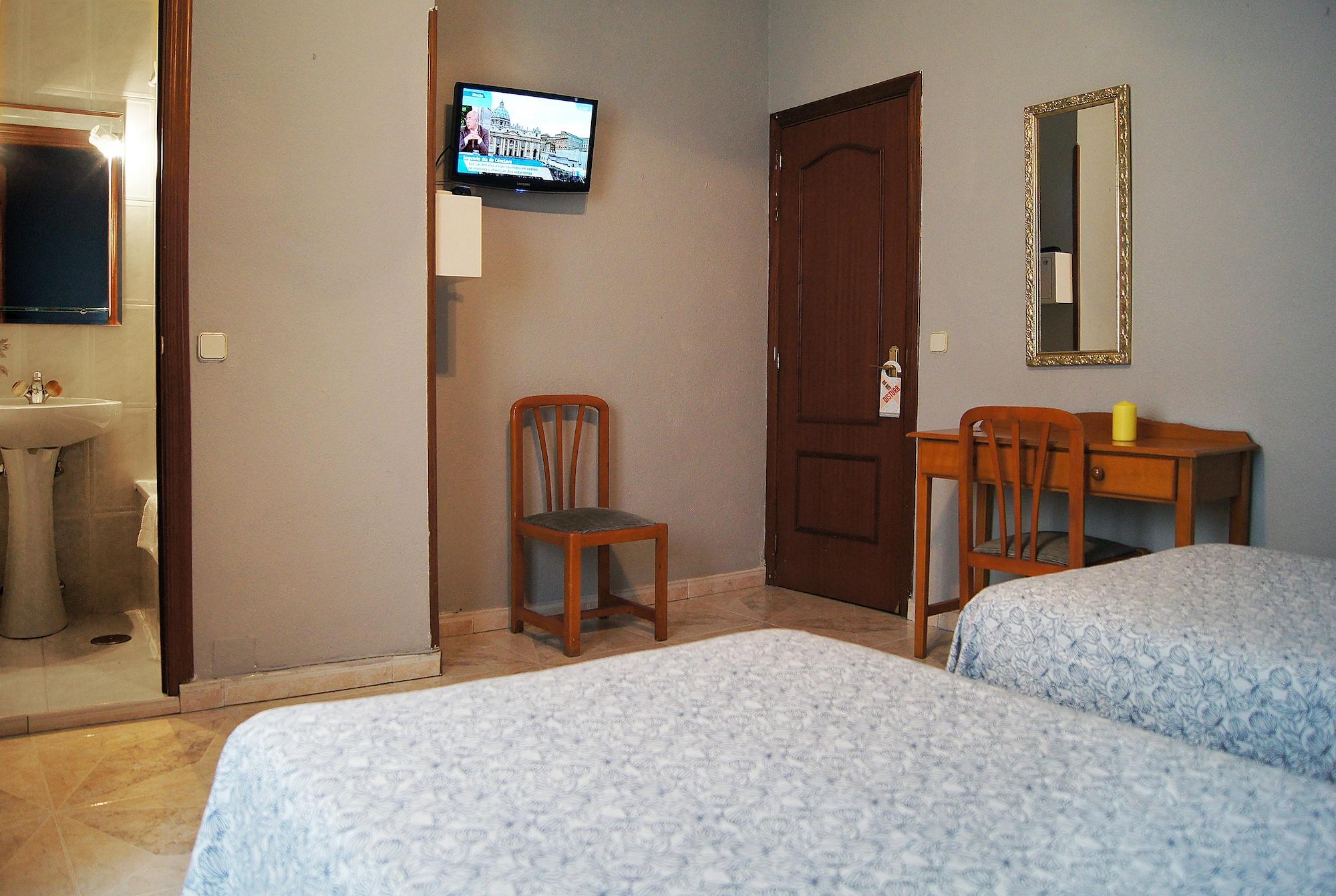 Hostal Fuencarral Kryse มาดริด ภายนอก รูปภาพ