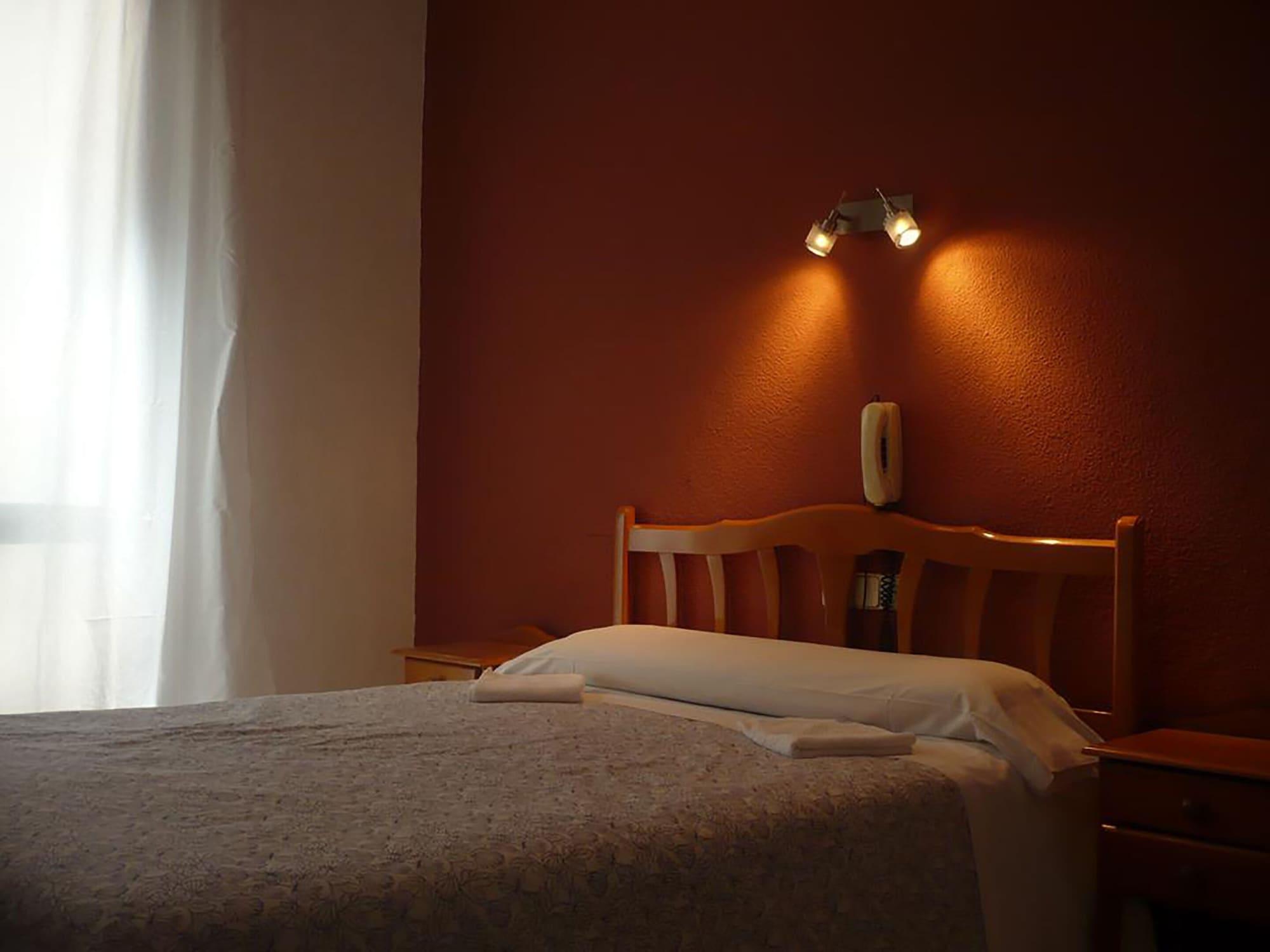 Hostal Fuencarral Kryse มาดริด ภายนอก รูปภาพ