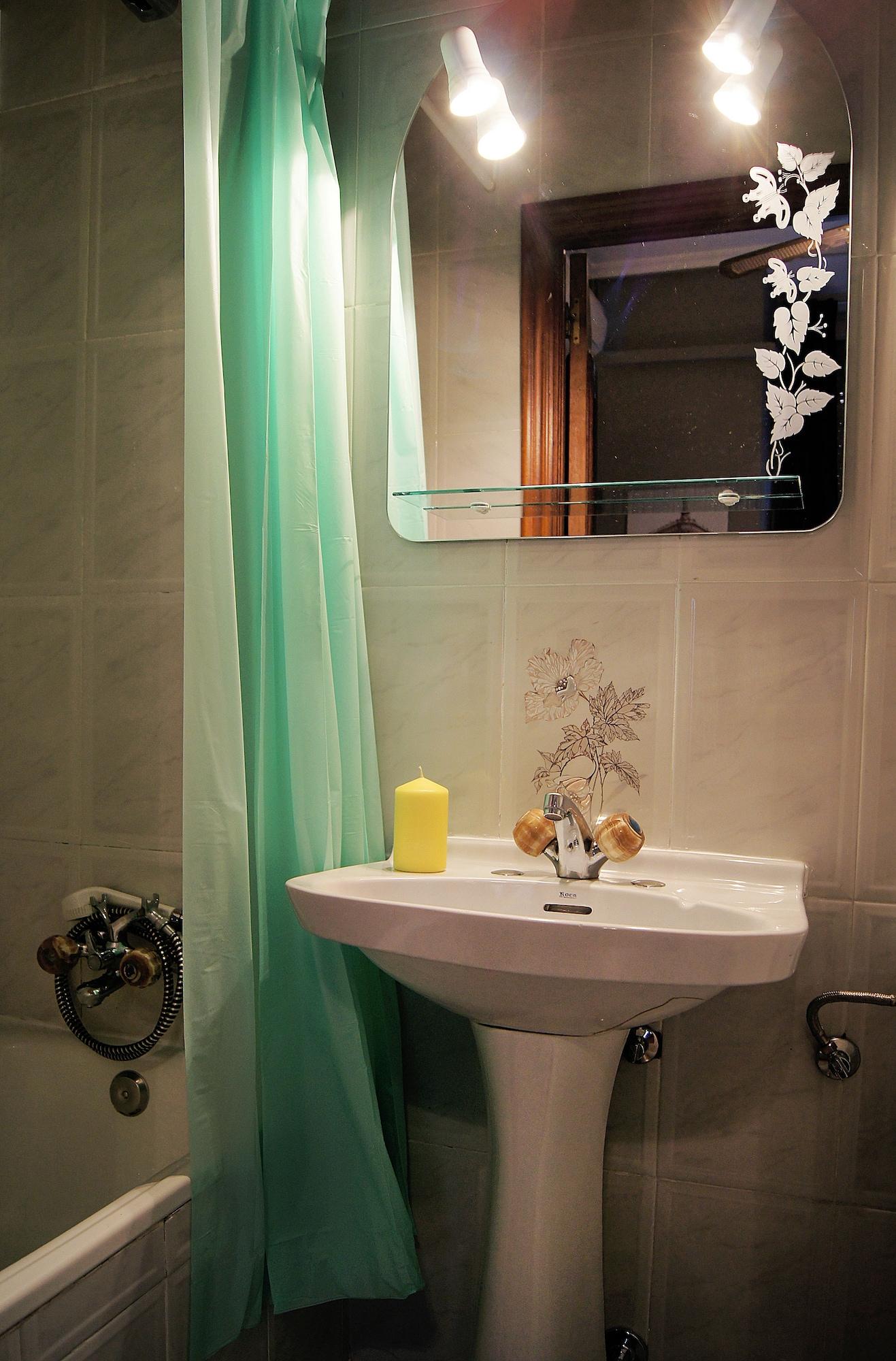 Hostal Fuencarral Kryse มาดริด ภายนอก รูปภาพ