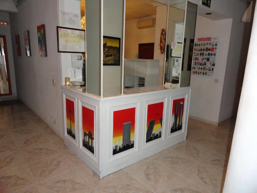 Hostal Fuencarral Kryse มาดริด ภายนอก รูปภาพ