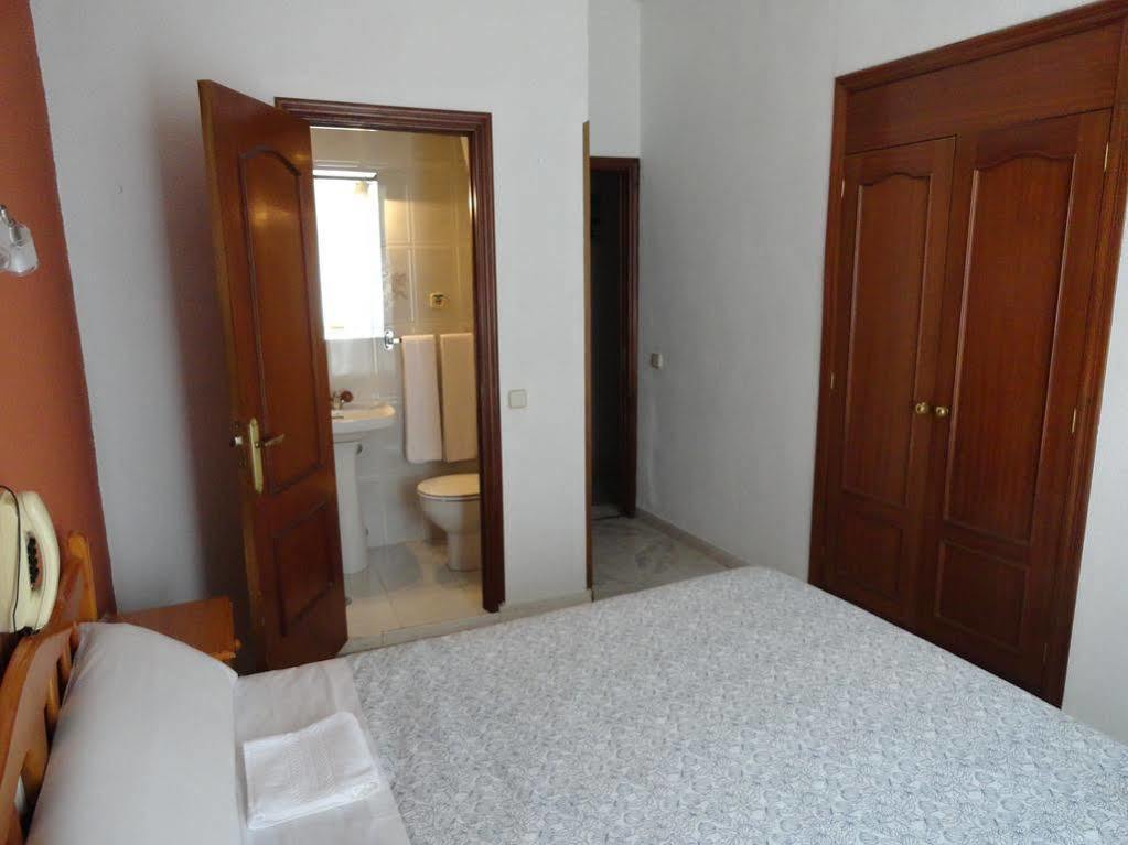 Hostal Fuencarral Kryse มาดริด ภายนอก รูปภาพ