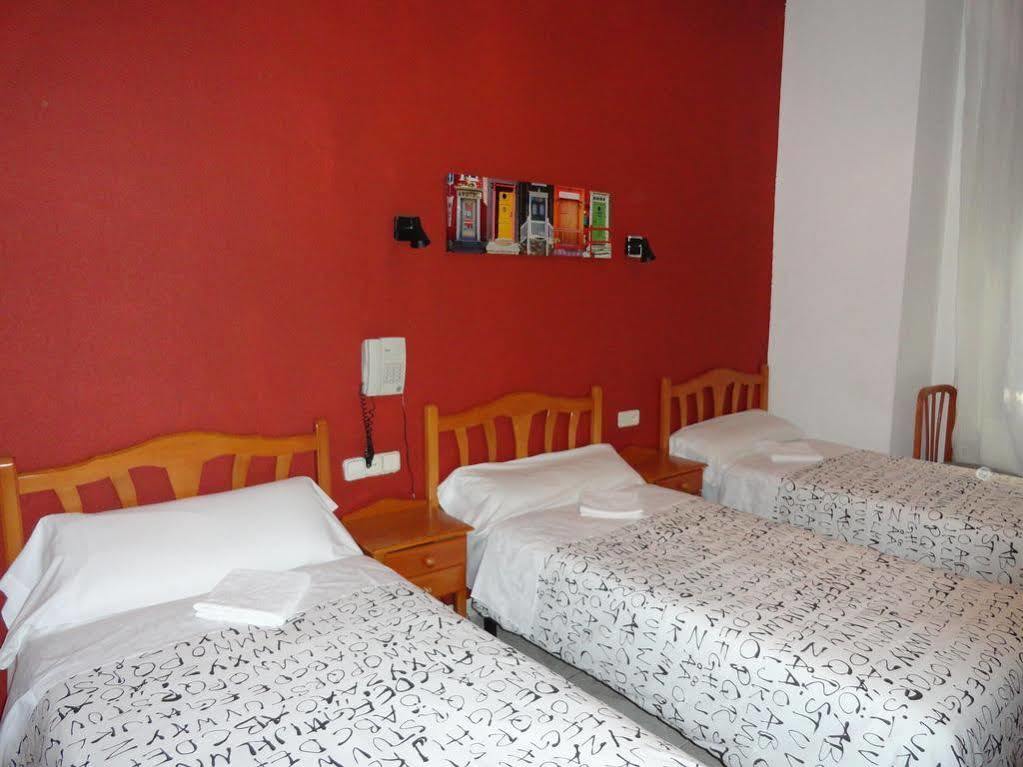 Hostal Fuencarral Kryse มาดริด ภายนอก รูปภาพ