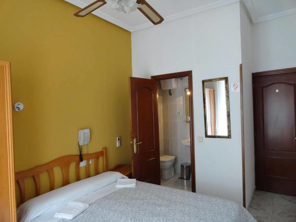 Hostal Fuencarral Kryse มาดริด ภายนอก รูปภาพ