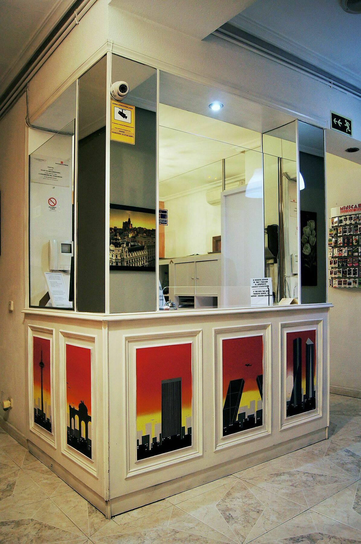 Hostal Fuencarral Kryse มาดริด ภายนอก รูปภาพ