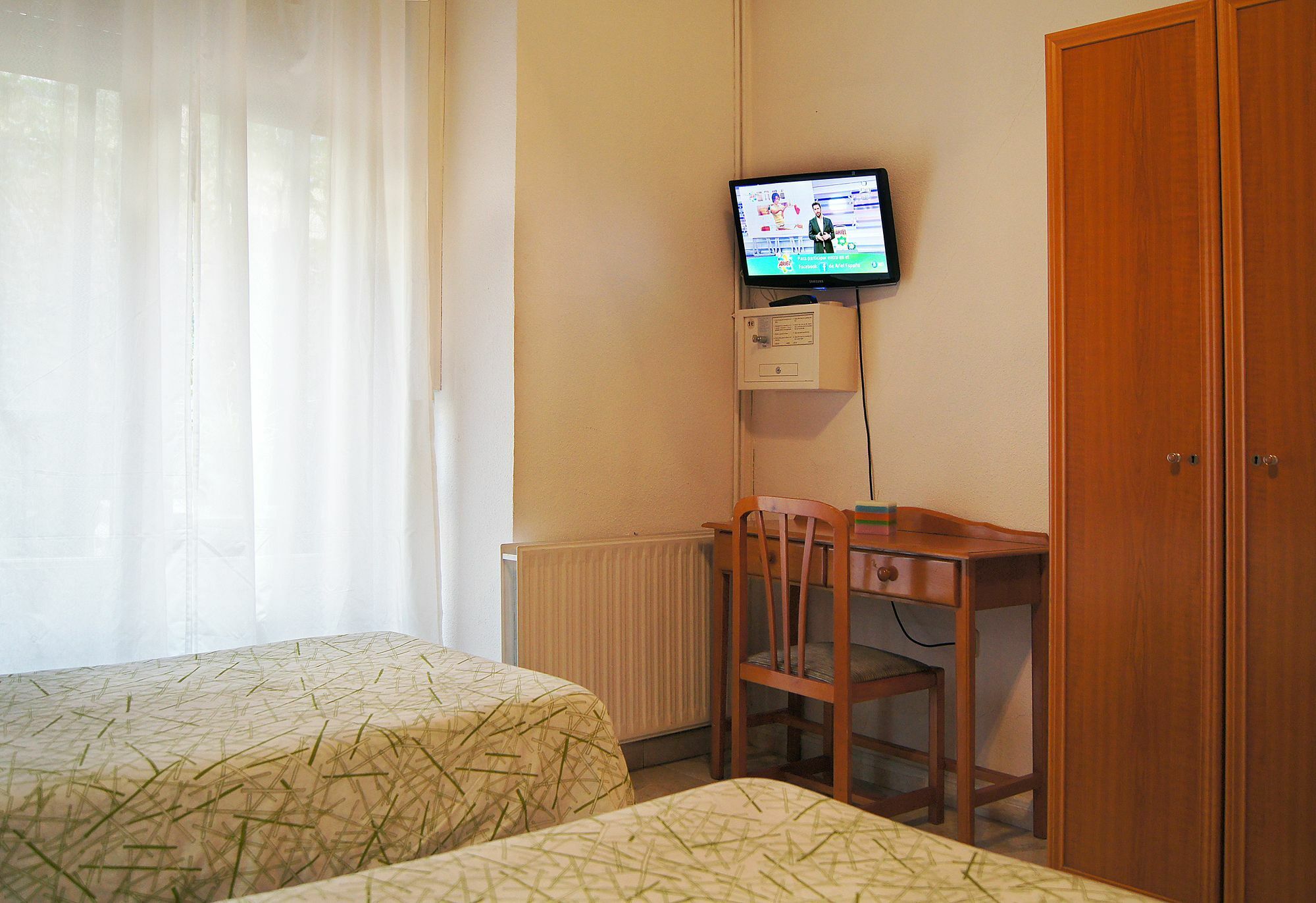 Hostal Fuencarral Kryse มาดริด ภายนอก รูปภาพ