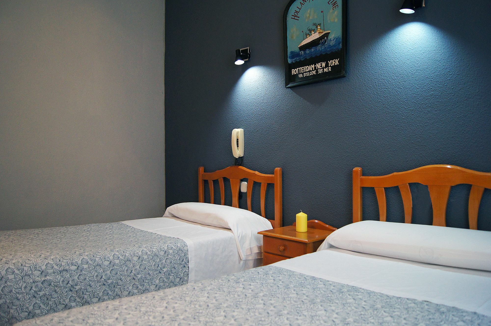 Hostal Fuencarral Kryse มาดริด ภายนอก รูปภาพ
